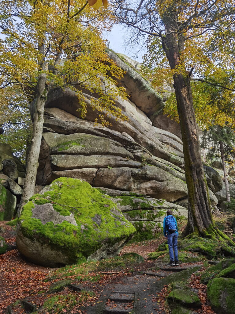 Durch das Felsenlabyrinth wandern