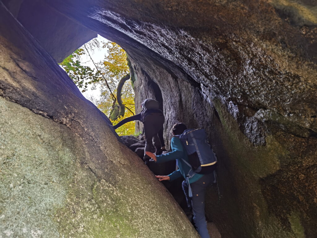 Großer Waldstein Aufstieg durch die Felsen - wie im Felsenlabyrinth