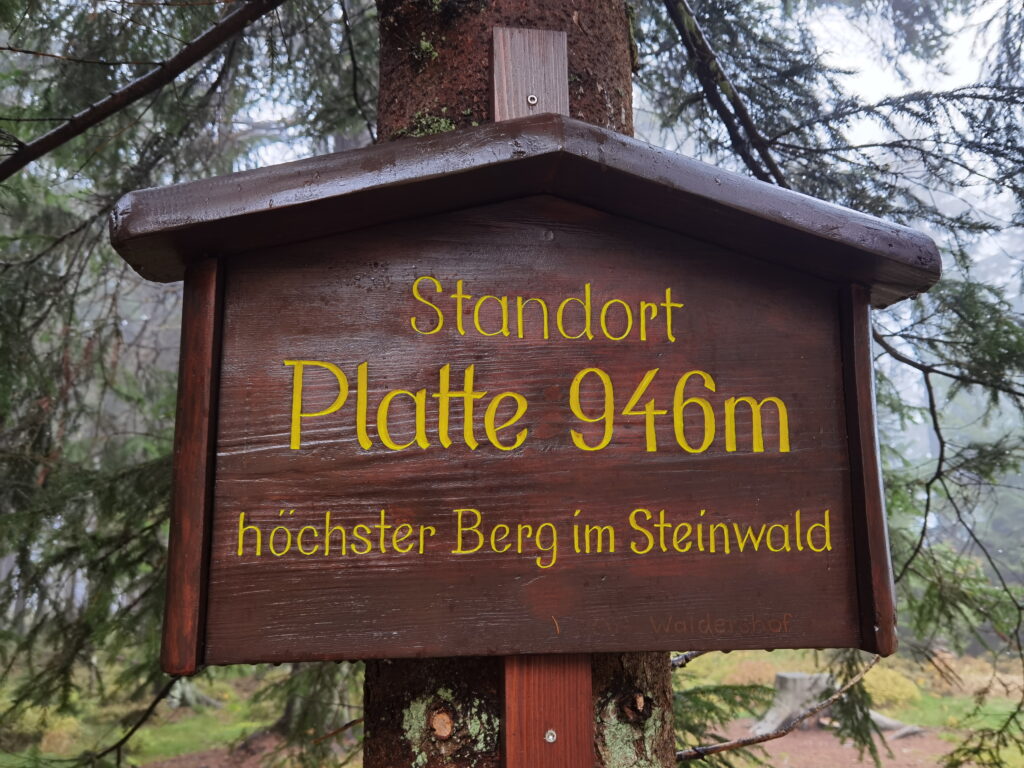 Auf der  Platte steht der Oberpfalzturm